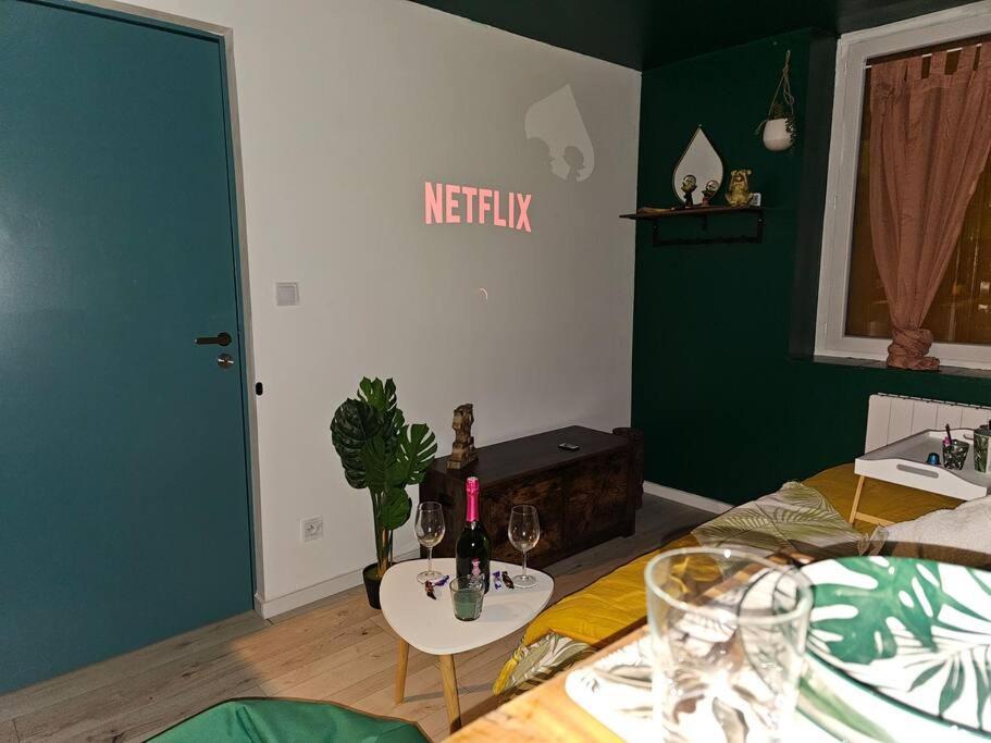 Cap Jungle Evasion: Cinema Netflix King Size Apartment Limoux Exterior photo